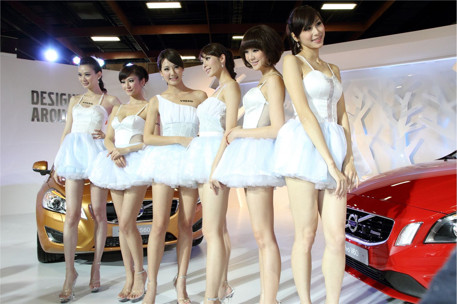 2012模特车展亮相走秀图片 多个美女集合